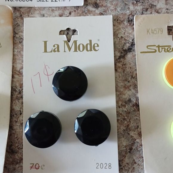 Vintage Buttons Lot of 11 - Picture 5 of 12